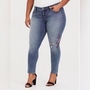 💙Torrid Blue Straight Leg Jeans with Floral Embroidery 26S